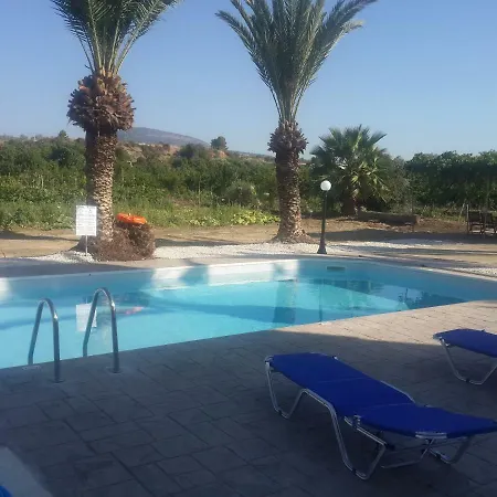 Palm Tree Apts * Argáka