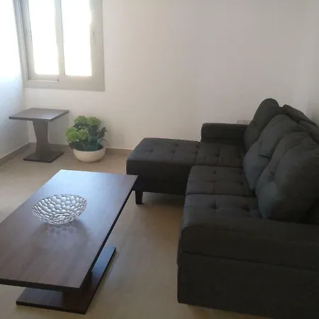 Palm Tree Apts דירה *