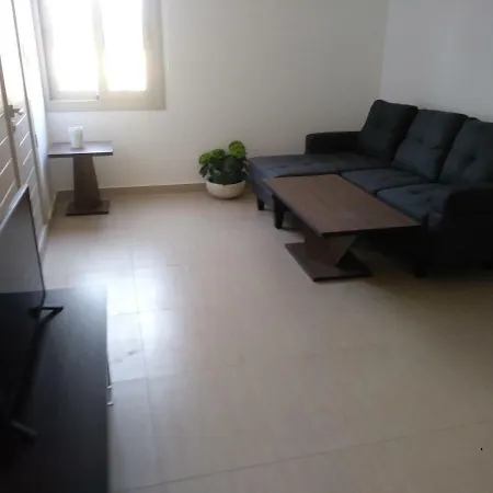 Palm Tree Apts דירה *