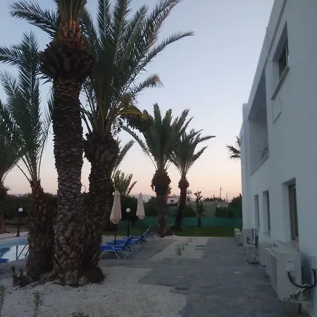 アパート Palm Tree Apts アルガカ