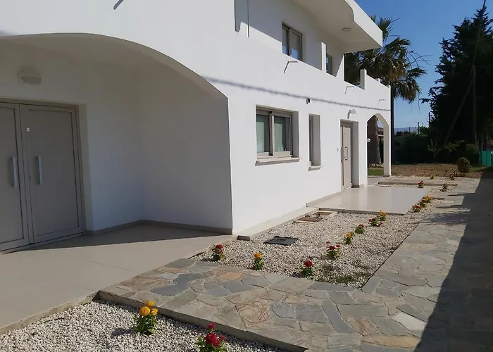 Palm Tree Apts * アルガカ