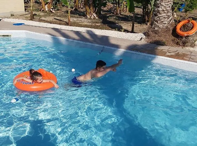 アパート Palm Tree Apts *