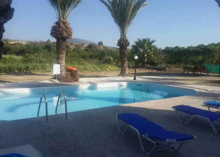 Palm Tree Apts * アルガカ